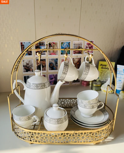 Elegant Gold Wire Set Organizer Rack